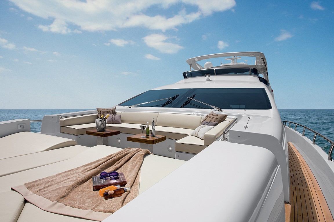 100' Azimut Leonardo Luxury Yacht