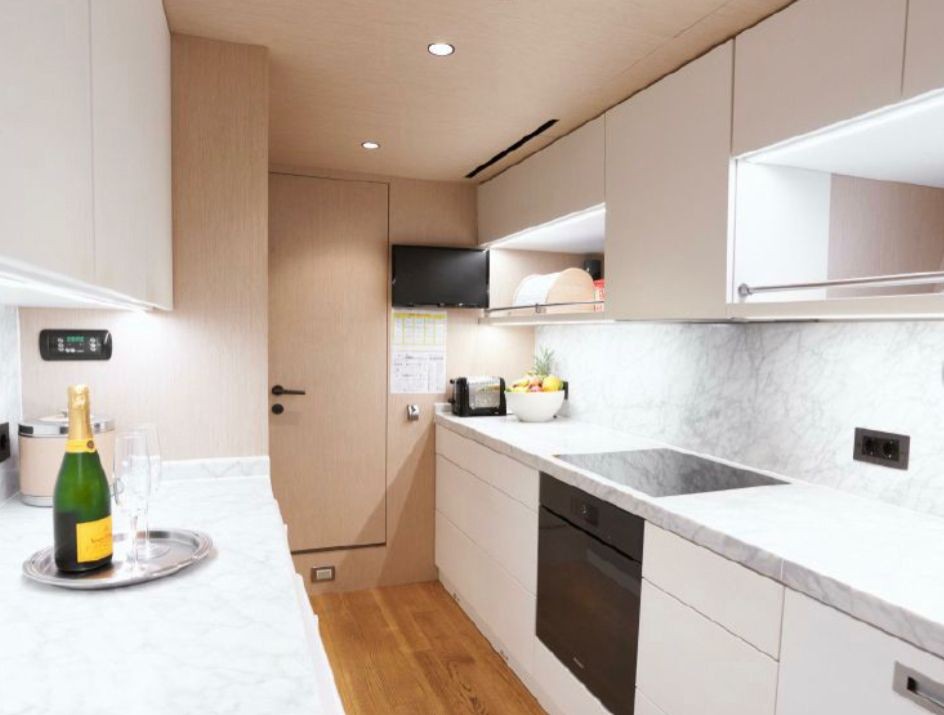 108' Mangusta Yacht Black