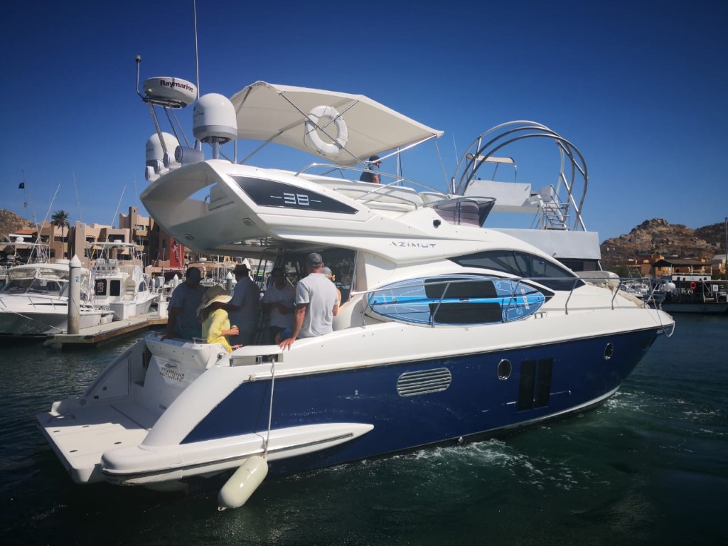 38ft Azimut Blue
